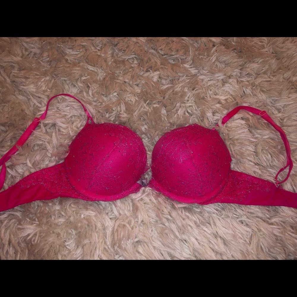 Pink lace bombshell plunge Victoria’s Secret bra